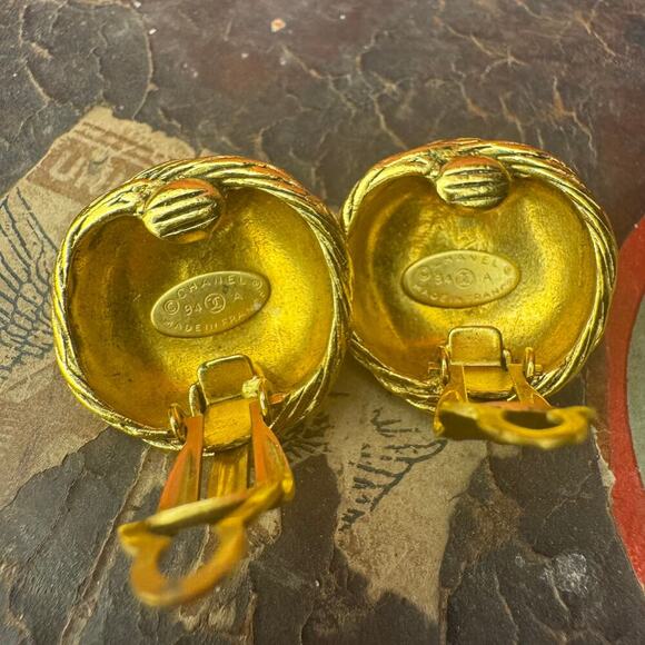 Chanel Vintage CC Woven Button Clip On Earrings 24k Gold Plated 94A Authentic - Picture 4 of 4